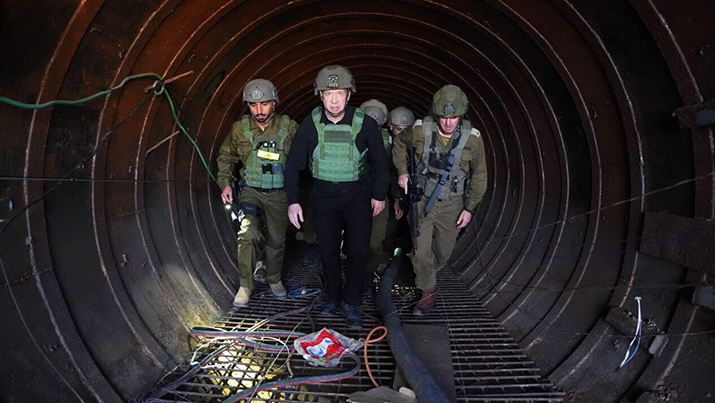 יואב גלנט בסיור במנהרת הטרור שחשפו כוחות צה"ל סמוך למעבר ארז