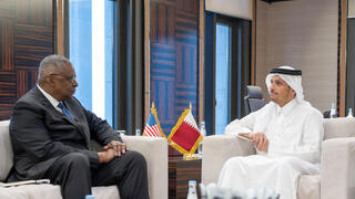 מזכיר המדינה של ארה"ב לויד אוסטין עם ראש ממשלת קטאר מוחמד בן עבד אל תאני ב דוחא