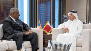 מזכיר המדינה של ארה"ב לויד אוסטין עם ראש ממשלת קטאר מוחמד בן עבד אל תאני ב דוחא