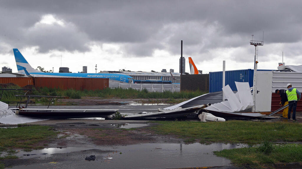 נזקים גם בנמל התעופה חורחה ניוברי