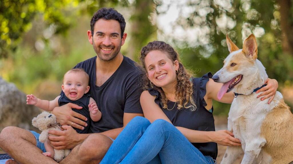 לפני שנתיים: ליאור יחד עם אשתו ליאב ובנם (צילום: יהודה לוי) לפני שנתיים: ליאור סיון יחד עם אשתו ליאב ובנם