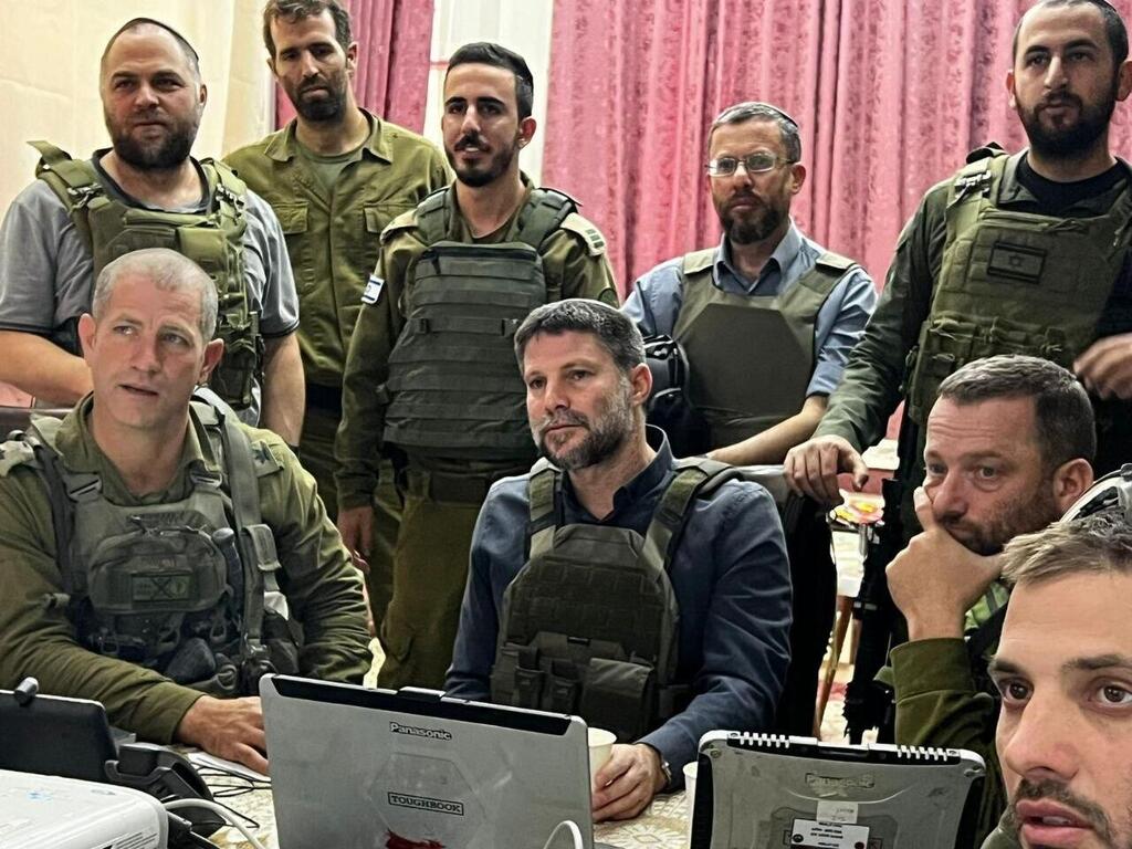 שר האוצר בצלאל סמוטריץ׳ נפגש עם לוחמי מילואים בסיור ברצועת עזה