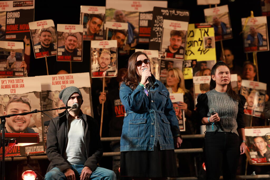 עצרת להחזרת החטופים, כיכר החטופים בתל אביב