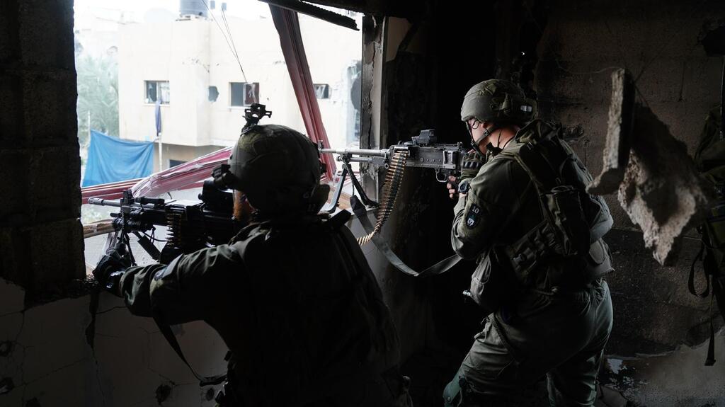 תיעוד צוות הקרב של צנחנים (צילום: דובר צה"ל) תיעוד צוות קרב של חטיבת הצנחנים תוקף תשתיות טרור בחאן יונס, רצועת עזה