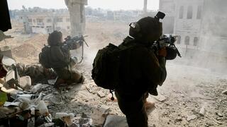 תיעוד צוות קרב של חטיבת הצנחנים תוקף תשתיות טרור בחאן יונס, רצועת עזה