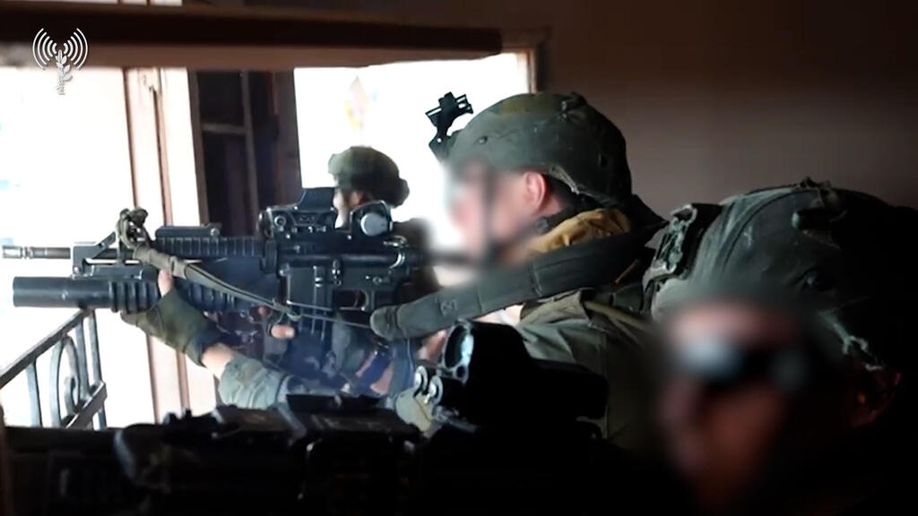 תיעוד צוות קרב של חטיבת הצנחנים תוקף תשתיות טרור בחאן יונס, רצועת עזה