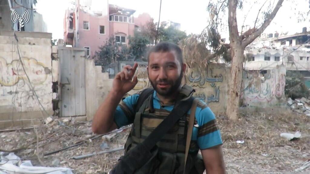 אחד המחבלים מעיני המצלמה (צילום: דובר צה"ל) תיעוד ממצלמת מחבל החמאס שנתפסה מלווה בהסבר של מפקד גדוד שקד, סגן-אלוף יאיר שלוחמיו חיסלו את המחבל