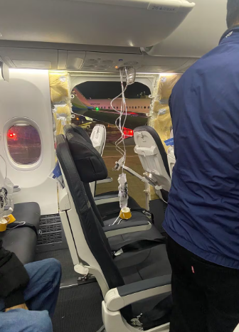 המטוס שנפער בו חור מחברת אלסקה איירליינס