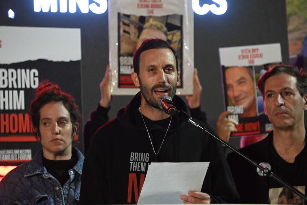 משפחות החטופים שחזרו מפגישות בקטאר,בהצהרה לתקשורת בכיכר החטופים