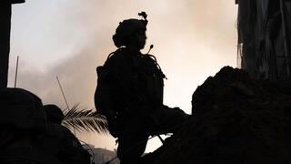  תיעוד: לוחמי צוות הקרב הגדודי 101 של חטיבת הצנחנים מחסלים מחבלים בהיתקלות בחאן יונס, רצועת עזה