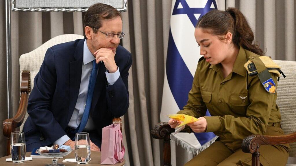 נשיא המדינה יצחק הרצוג ורעייתו מיכל נפגשו עם אורי מגידיש שחזרה מהשבי
