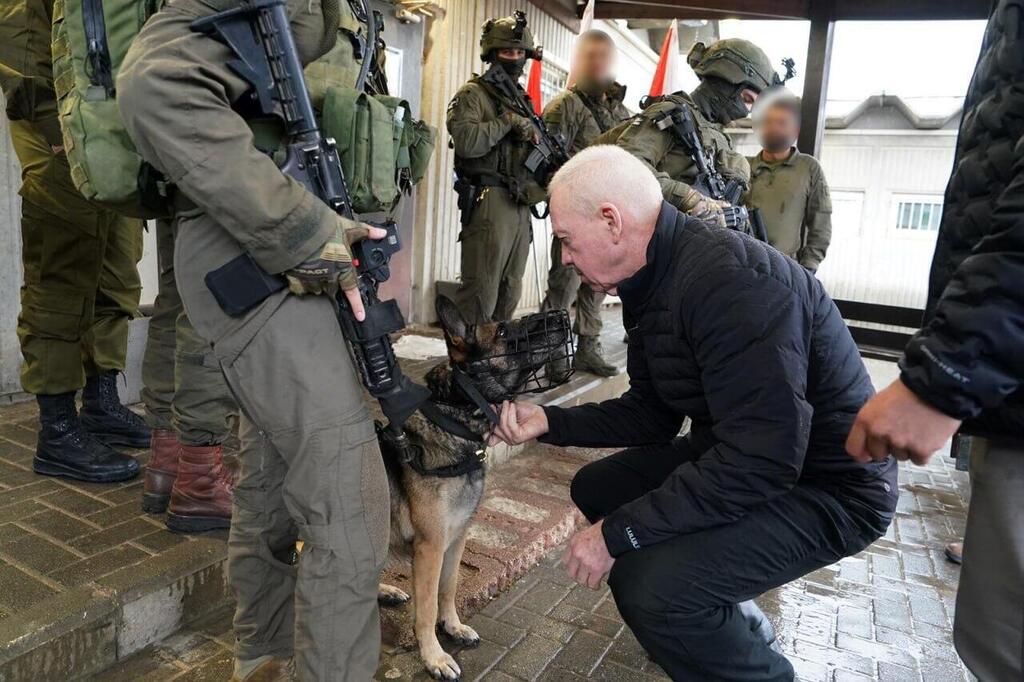 יואב גלנט עם לוחמות וללוחמי עוקץ