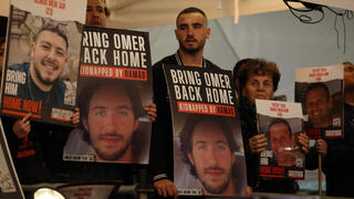 עצרת 100 ימים שבהם החטופים עדיין בשבי חמאס, בכיכר החטופים בתל אביב