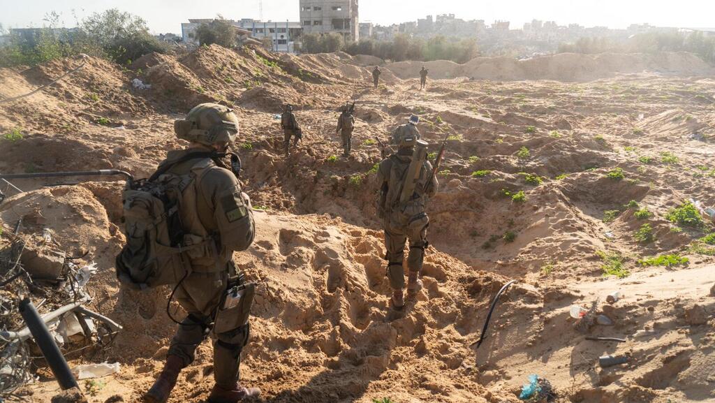 Бойцы "Рефаим" в Газе (Фото: пресс-служба ЦАХАЛа ) אמצעי לחימה ומודיעין שנמצאו במסגד בצפון הרצועה