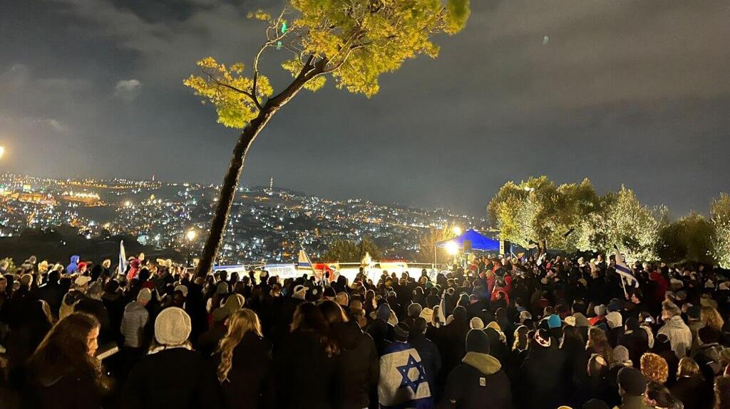 עצרת תפילה למען החטופים בארמון הנציב בירושלים