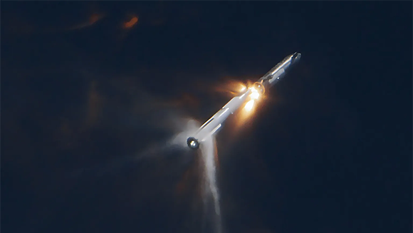התחיל יפה, הסתיים בשני פיצוצים. הפרדת חללית סטארשיפ מטיל השיגור סופר-הבי בטיסת הניסוי השנייה של החללית, נובמבר 2023 