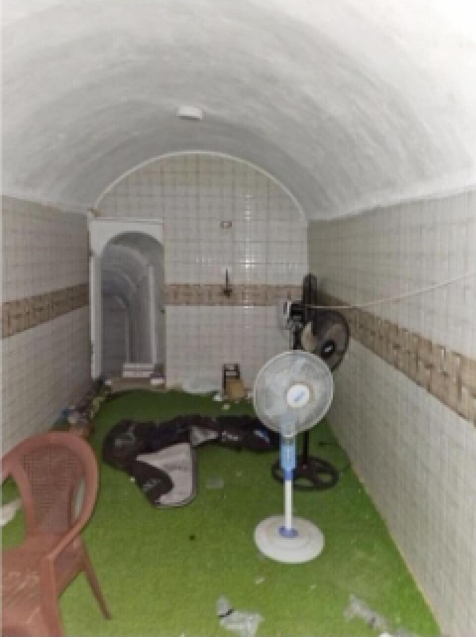 Un tunnel où étaient détenus des otages dans la bande de Gaza