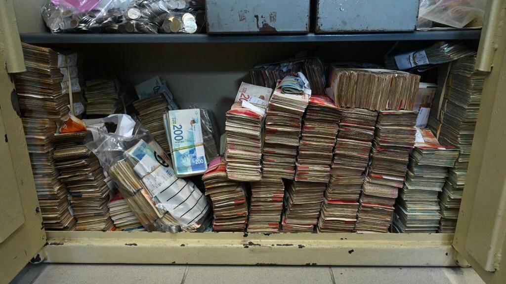 Деньги, конфискованные в Газе (Фото: пресс-служба минобороны) הכספים שנתפסו ברצועת עזה במהלך המלחמה והופקדו בקופת המדינה