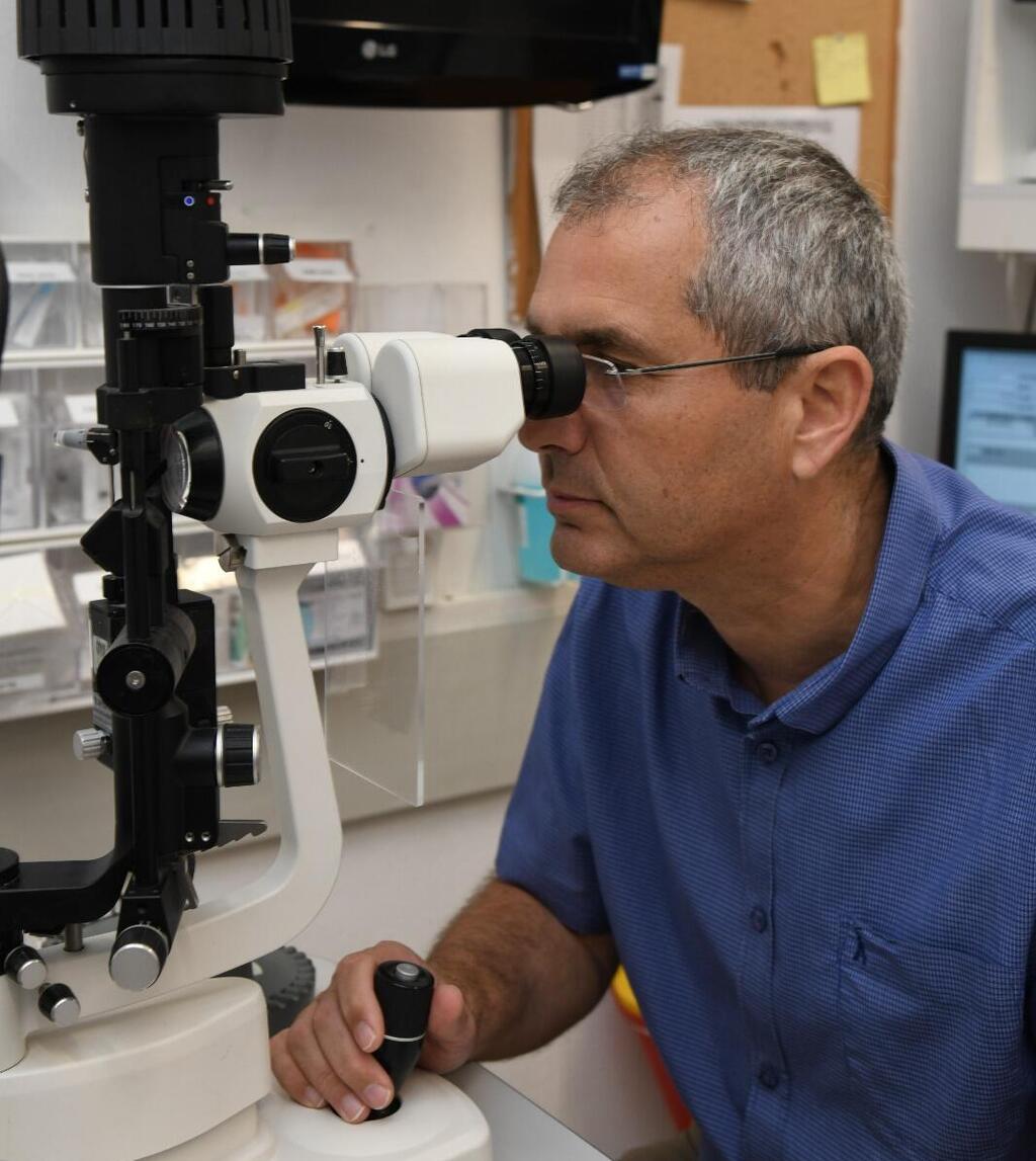 ד"ר אייל אלוני מנהל מחלקת עיניים ברזילי