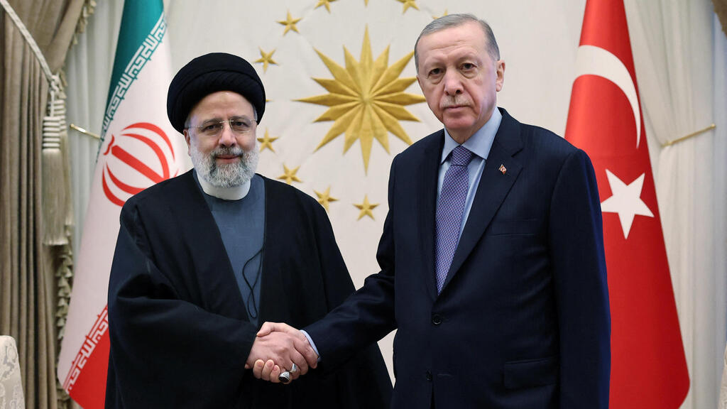 נשיא טורקיה טייפ ארדואן נפגש עם  נשיא איראן אברהים ראיסי 