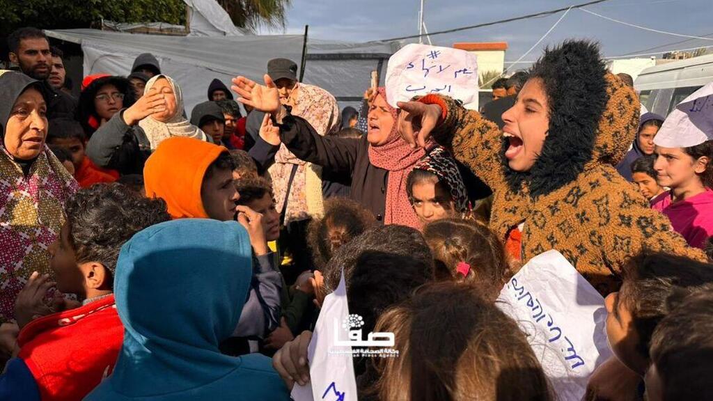 הפגנה ליד בבית החולים חללי אל-אקצא בדיר אל-בלח