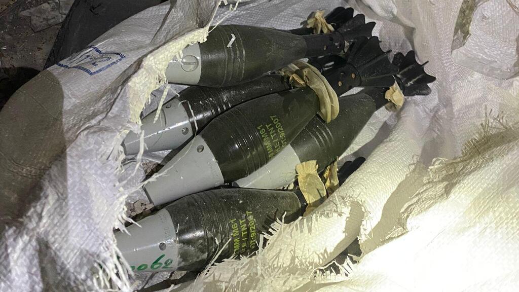 Оружие террористов в Хан-Юнесе (Фото: ЦАХАЛ) אמל"חים שאותרו על ידי צוות הקרב של חטיבת הצנחנים בחאן יונס