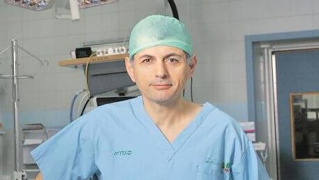 פרופ' יונה קוסאשוילי מנהל מחלקת אורתופדיה בבית החולים בילינסון