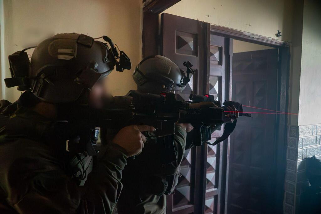 תיעוד מפעילות כוחות צה"ל בחאן יונס בפשיטה על תשתיות טרור וביתו של מקורב ליחיא סינוואר