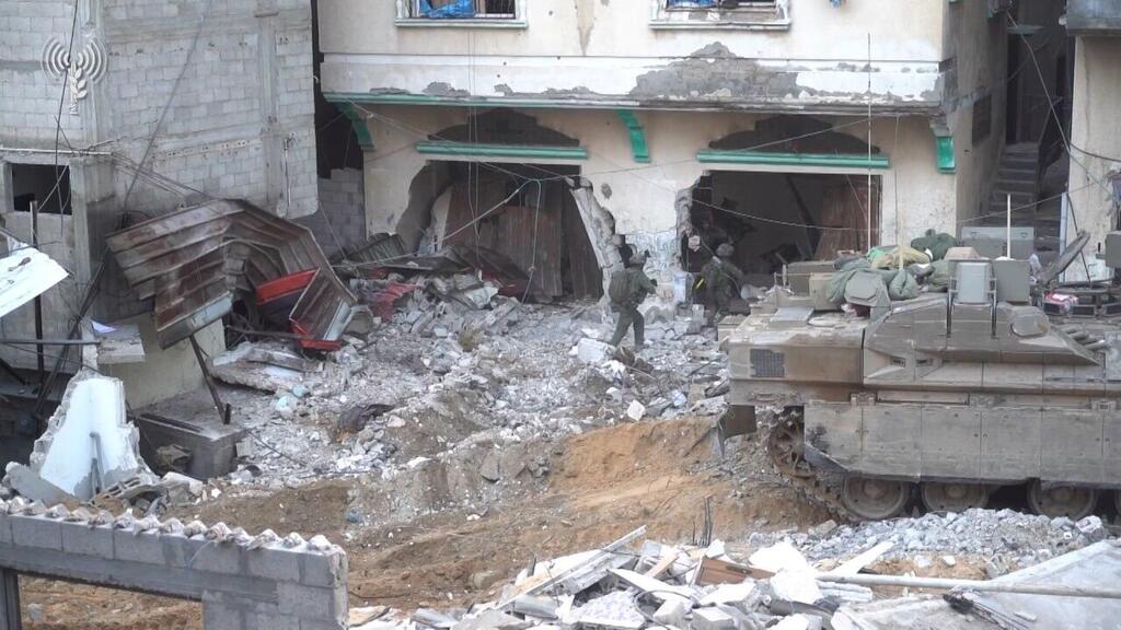 תיעוד מפעילות כוחות צה"ל בחאן יונס בפשיטה על תשתיות טרור וביתו של מקורב ליחיא סינוואר