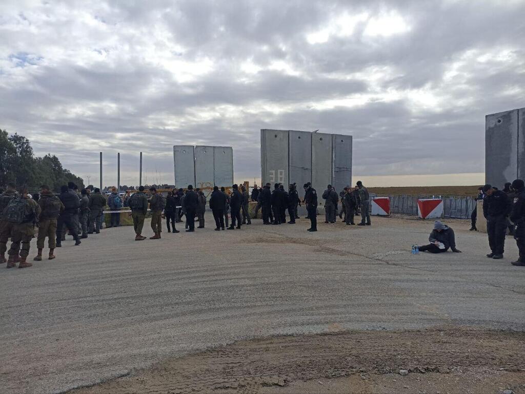 תיעוד: בדרך למעבר כרם שלום - אנשי צו 9 נעצרים על ידי כוחות הביטחון