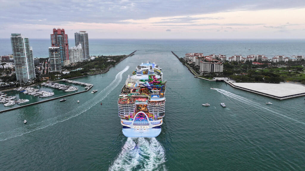 ארה"ב מיאמי ספינת התענוגות הגדולה בעולם Icon of the Seas יצאה למסע ראשון