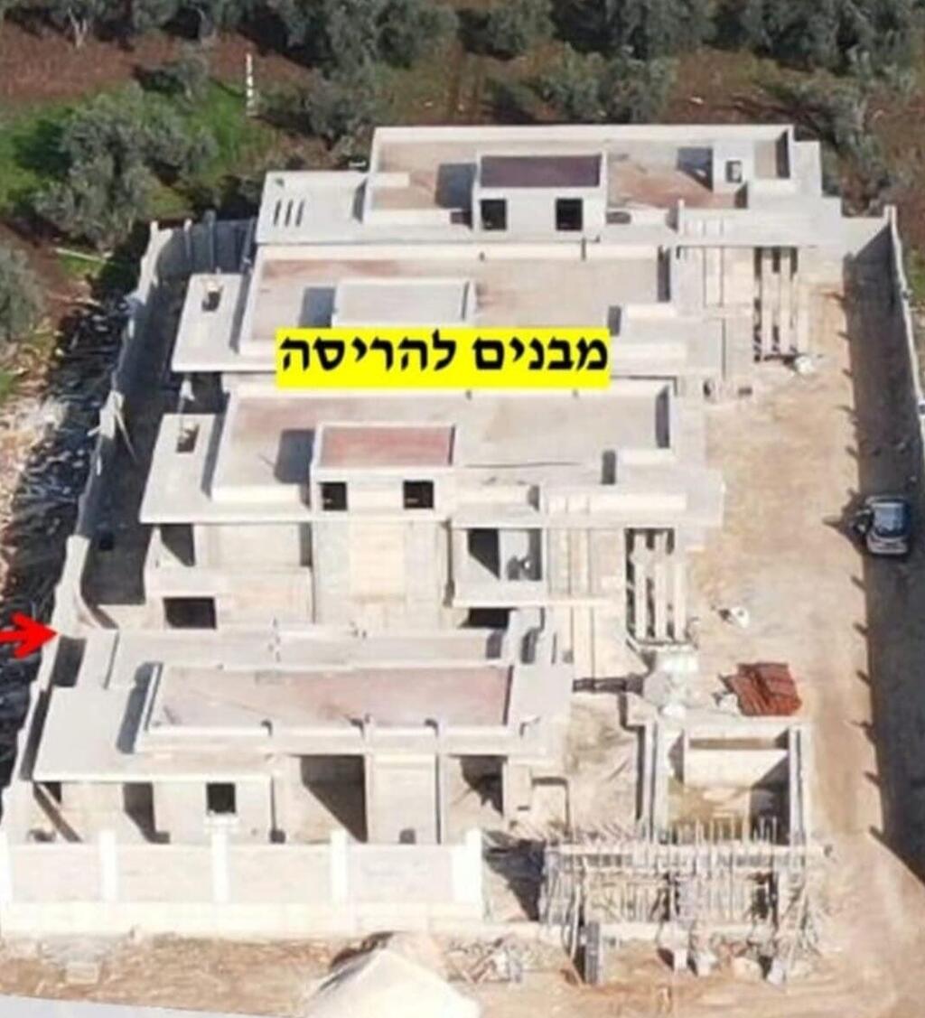 המתחם הבלתי חוקי בכפר יאסיף