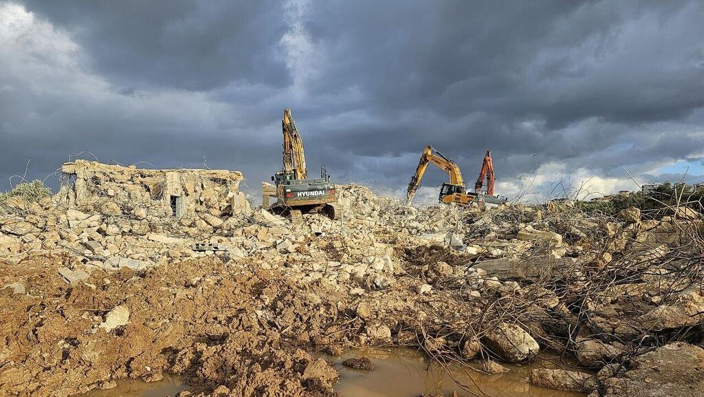 המתחם הבלתי חוקי בכפר יאסיף