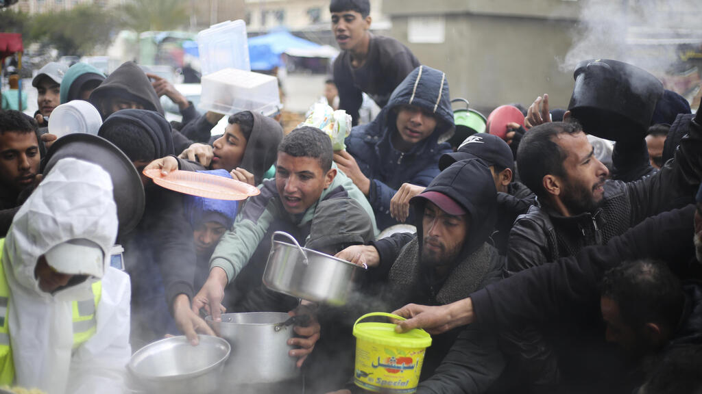 פלסטינים בחאן יונס רצועת עזה