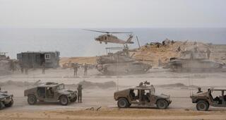 מיקה נקש מתעדת מבצעית של הלחימה ברצועת עזה - חרבות ברזל
