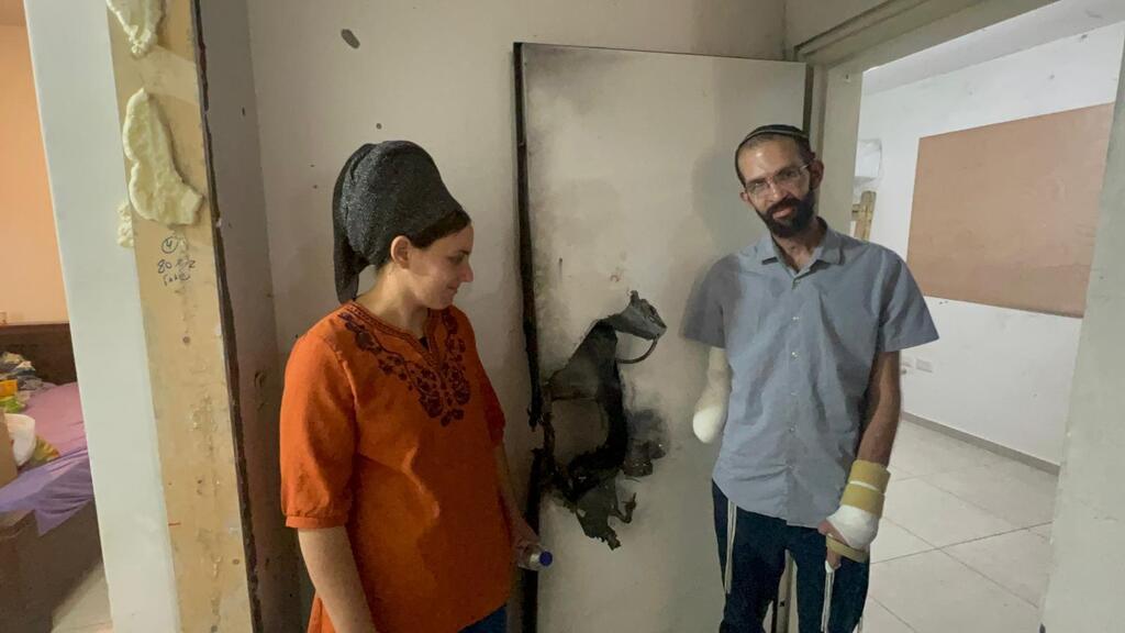 עמיחי שינדלר ואשתו אביטל, נפצע אנושות בפיצוץ דלת הממ"ד בקיבוץ כרם שלום ב-7 באוקטובר