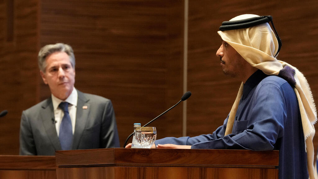 Le secrétaire d'État américain Anthony Blinken rencontre le Premier ministre du Qatar Mohammed bin Abdul Rahman Al Thani à Doha
