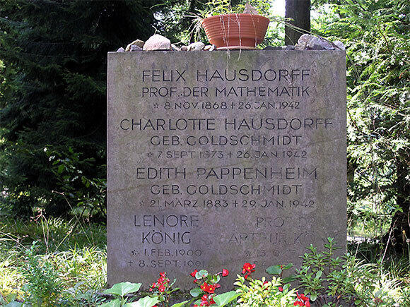 A dynasty with no continuation. The tombstone of Felix Hausdorff, his wife and sister-in-law at the Bonn cemetery. Their daughter and her husband were later interred with them