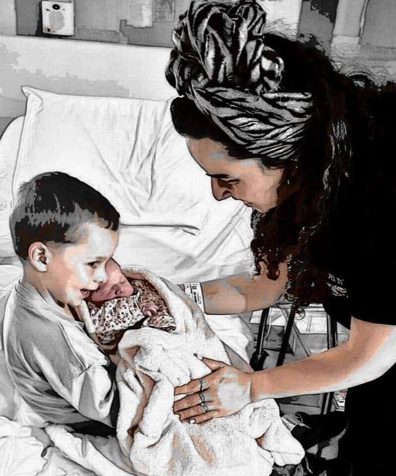 רויטל שמיר אלמנתו של רס"ן מוטי שמיר ילדה בת