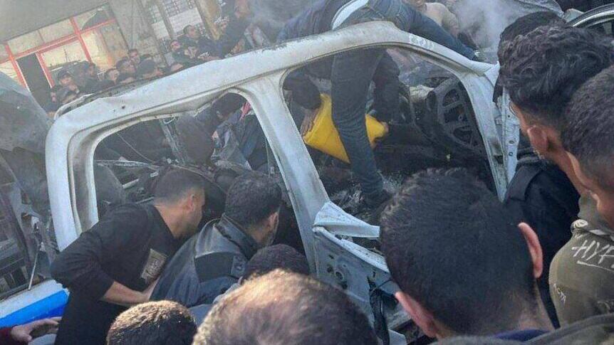 תקיפה אווירית בניידת משטרה ליד בית מרקחת אל-רחמה, מזרחית לרפיח, בדרום רצועת עזה