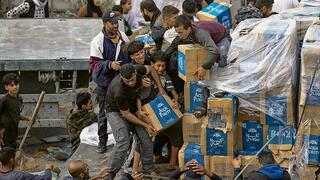 ביזה של משאיות סיוע ברצועת עזה