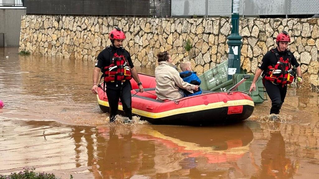 חילוץ ברחוב הזכוכית בחדרה