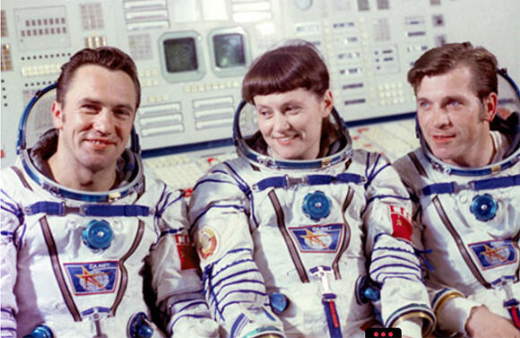 Refused to accept the apron. Savitskaya with her colleagues on the Soyuz T-7 mission, during preparations for launch