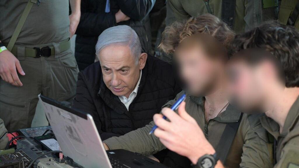 בנימין נתניהו בבסיס זיקים עם לוחמי רוכב שמיים
