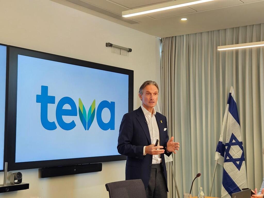 ריצ'רד פרנסיס, נשיא ומנכ"ל טבע, במפגש העיתונאים 