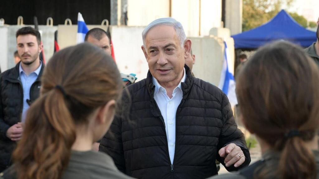 בנימין נתניהו בבסיס זיקים עם לוחמי רוכב שמיים