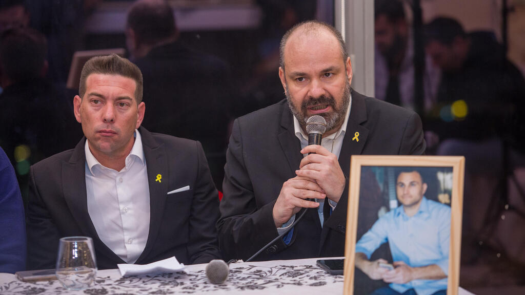 מימין לשמאל: עמית שלף, רן קסלטמן (אח)