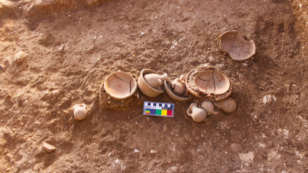 כלים שנמאו בחדר הפנימי של המקדש בתל צפית