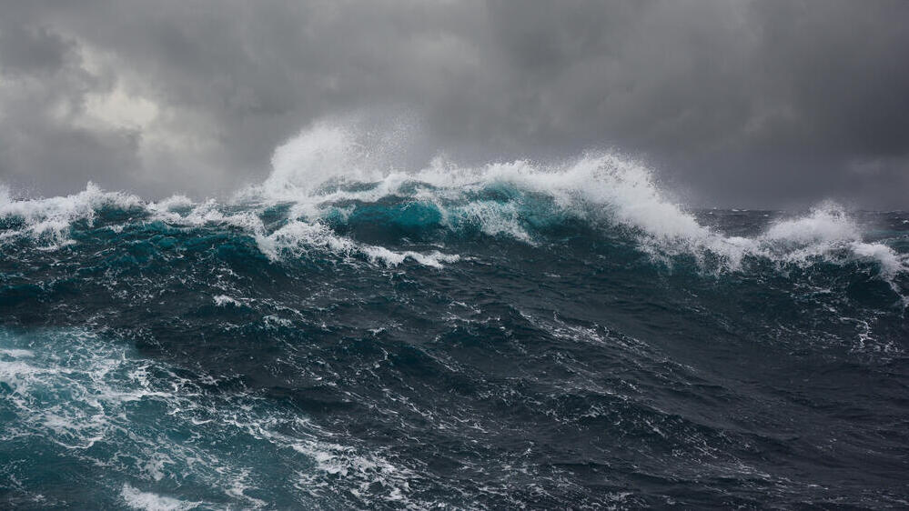 גלים סוערים באוקיאנוס ההודי