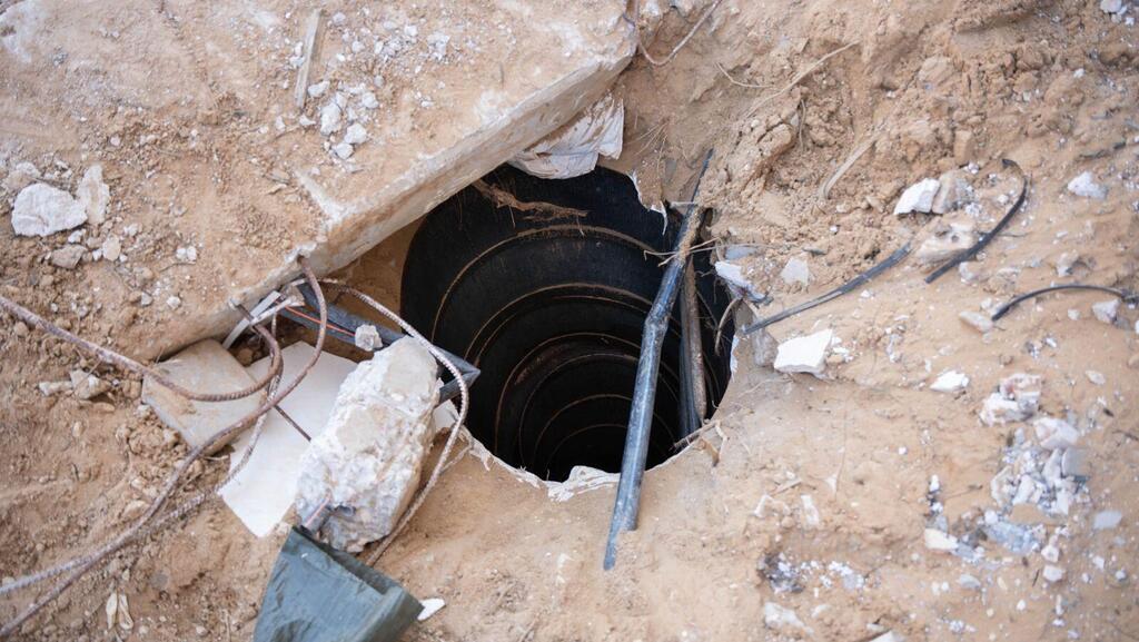 תמונות של אמצעי לחימה, מטענים ופירים שנמצאו במרחב